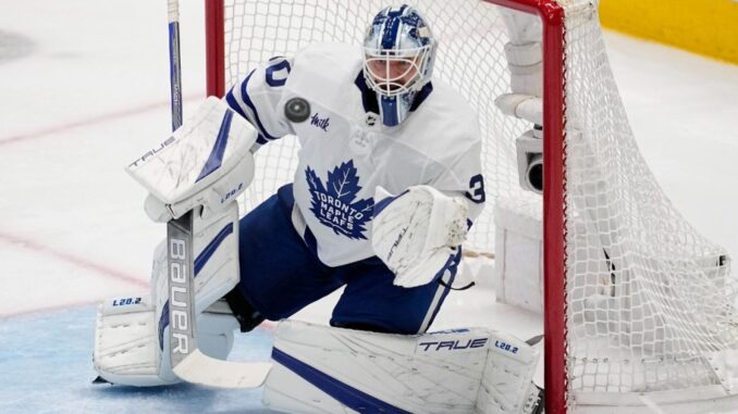 Toronto-Maple-Leafs-goaltender-Matt-Murray-1040x572