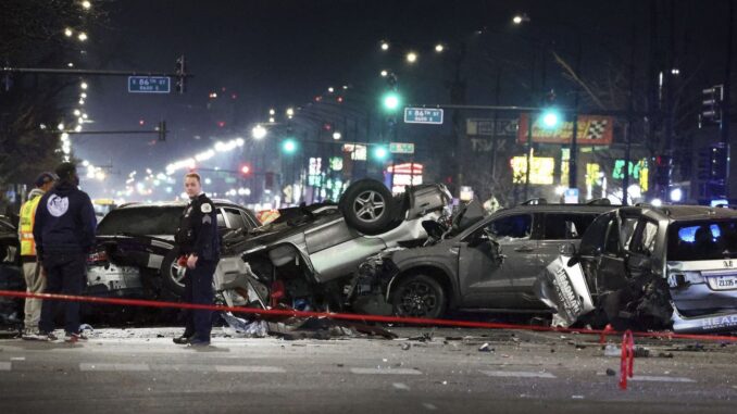 221124014742-01-chicago-crash-112322-restricted
