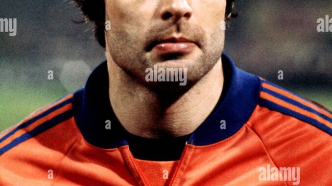 soccer-holland-wim-suurbier-holland-G9CAP2