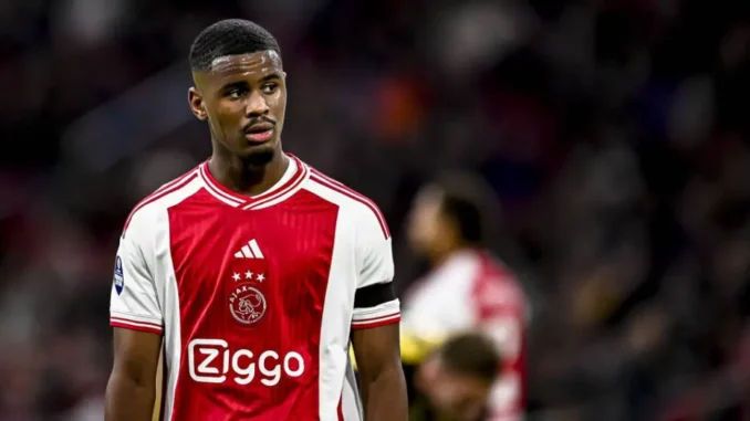 jorrel-hato-ajax-2023-24-1702459552-123754-940x525.jpg