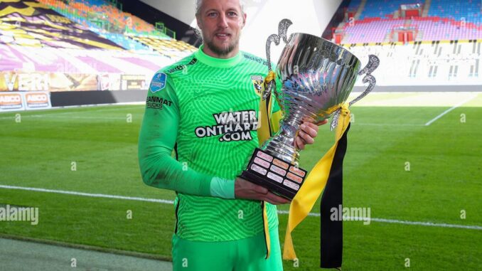 arnhem-netherlands-may-16remko-pasveer-keeper-of-vitesse-is-vitesse-chosen-player-of-the-year-season-2020-2021-by-the-vitesse-supporters-he-r-2FNP1GN